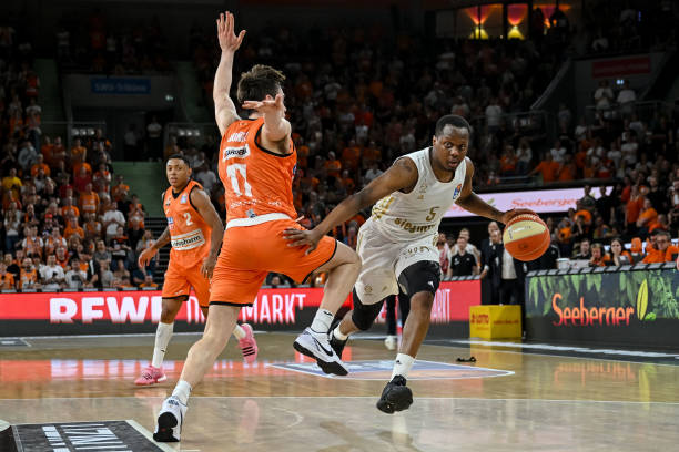 篮球传奇巨 篮球传奇巨